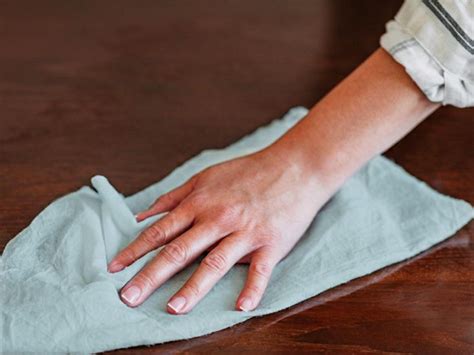26 Rubbing Alcohol Uses: Home Health, Household Cleaning, .